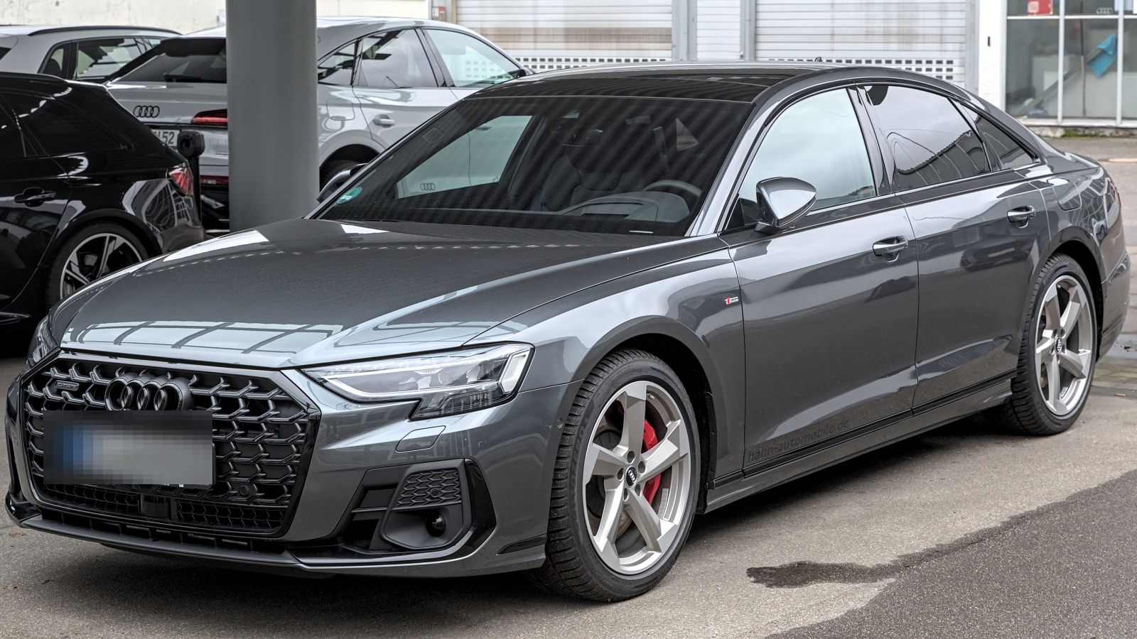 Audi A8, Berline de luxe