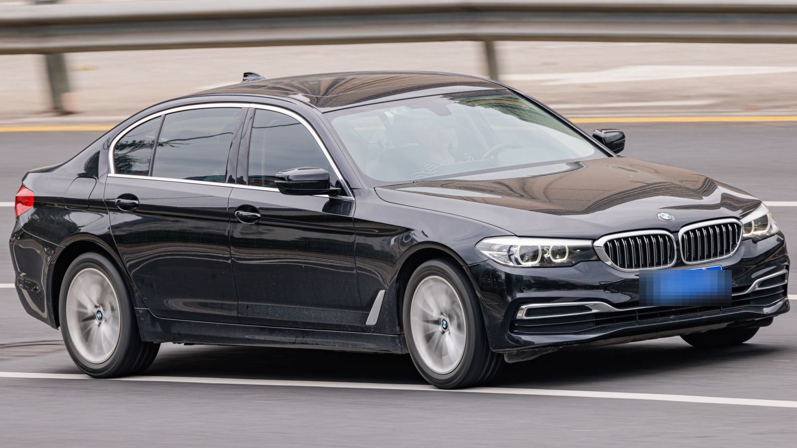 BMW Série 5, Berline de luxe